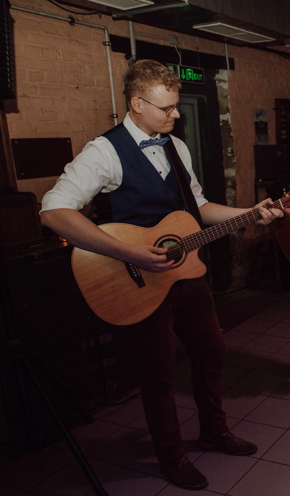 Timo met gitaar